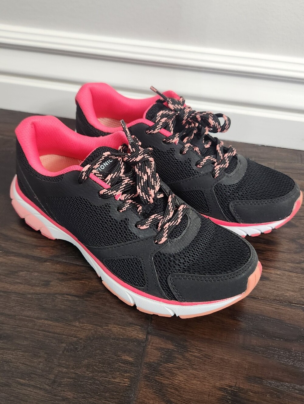 Vionic Women's Drift Tokyo - Black. Size 6.5 M.
